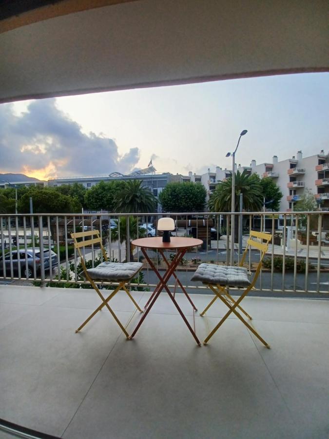 Superbe Appartement A 2 Minutes De La Mer Cavalaire-sur-Mer Luaran gambar